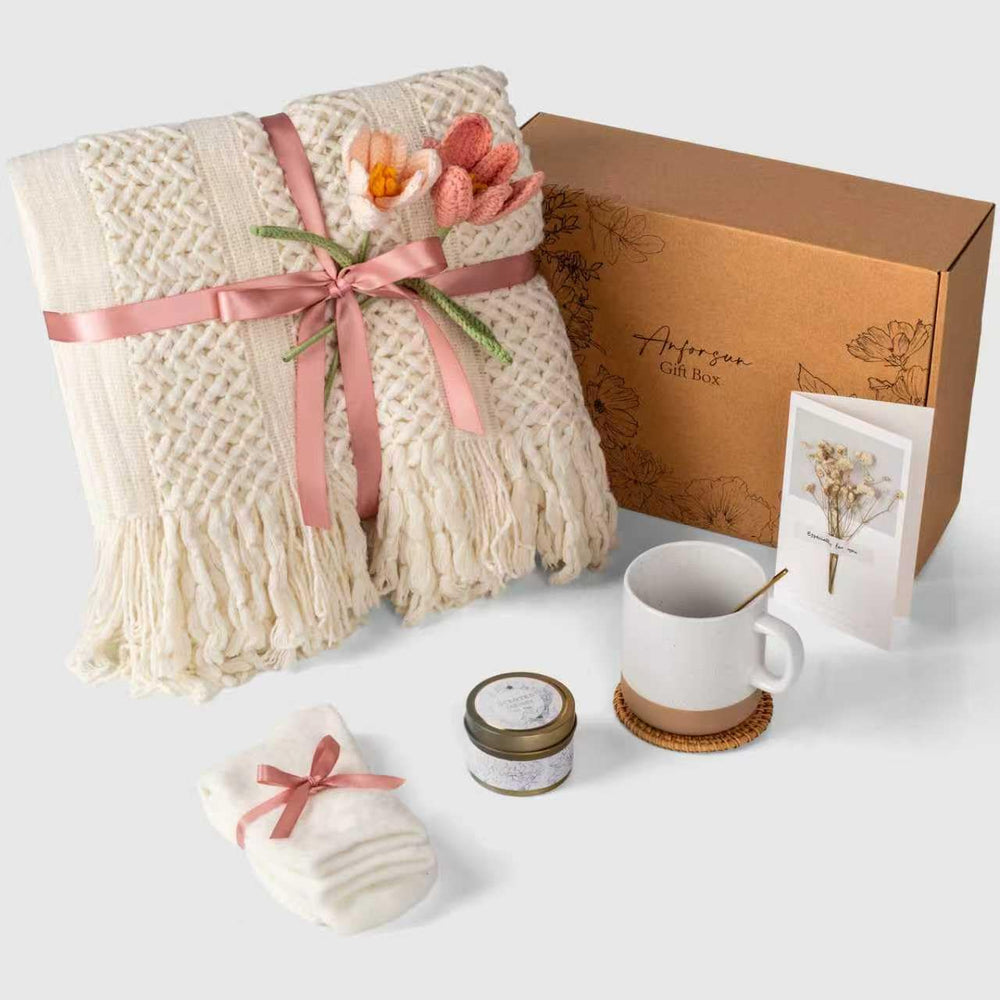 Anforsun scène cosy avec mug et bougie illustrant détente et confort instantané