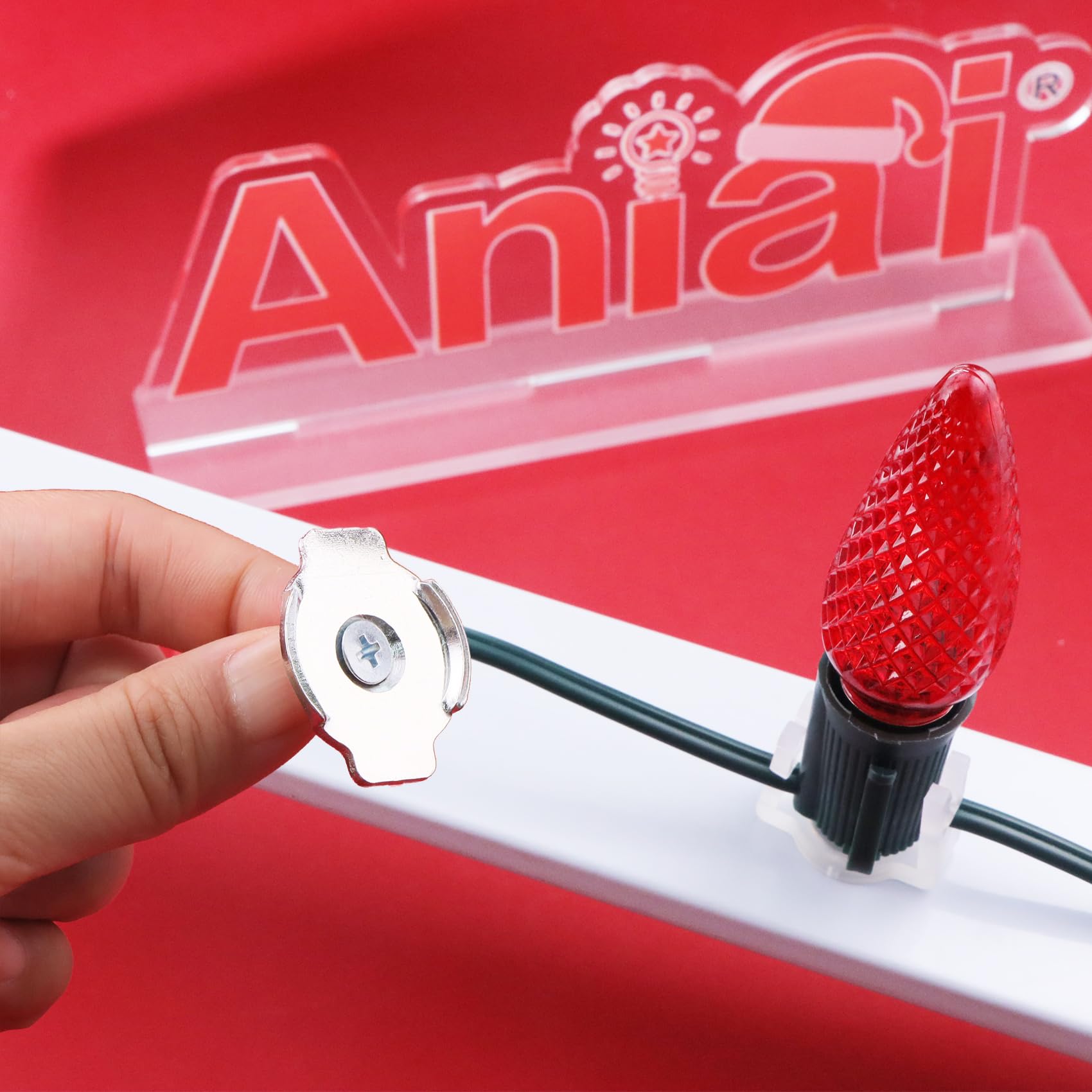 Aniai kit dans la main pour évaluer taille et facilité d'installation