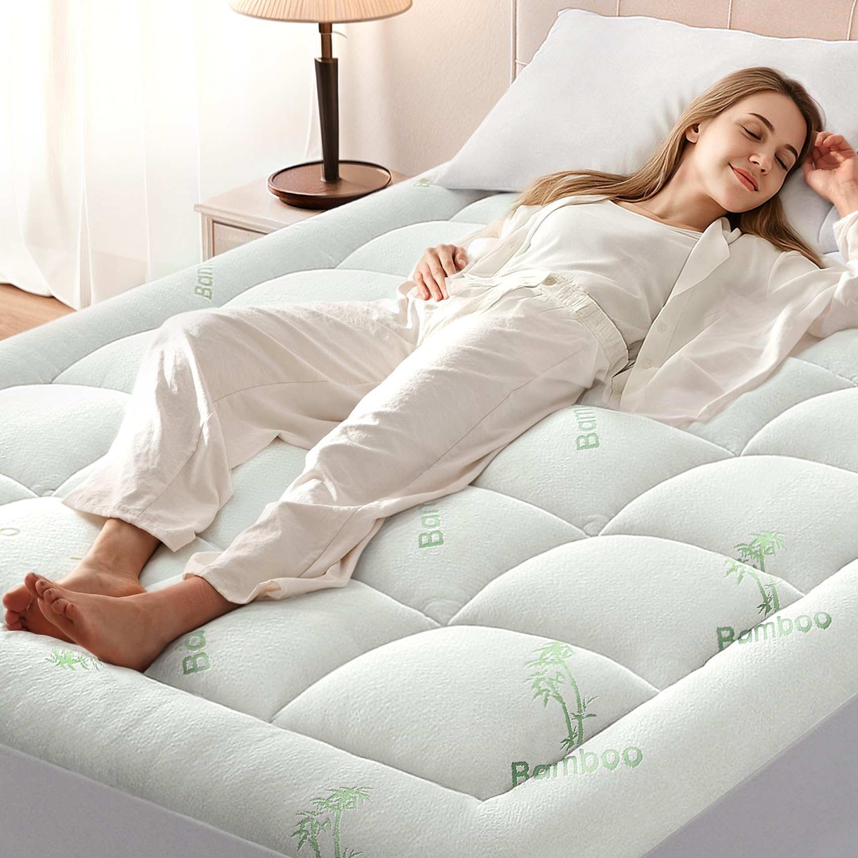 Anluoer face avant du surmatelas montrant le design et le blanc apaisant
