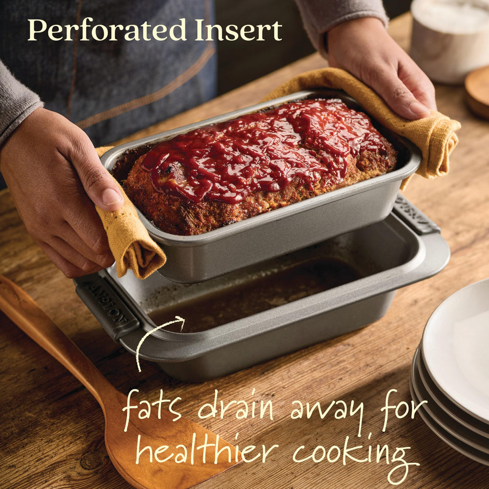 Anolon Advanced comparaison taille/main montrant dimensions 9x5 pouces utiles pour portions