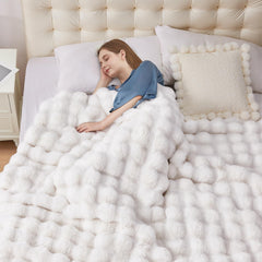 Anysay gros plan peluche montrant texture, sensation moelleuse garantie