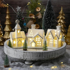 AOMOONOA mini sapins enneigés complètent scène de village hivernal