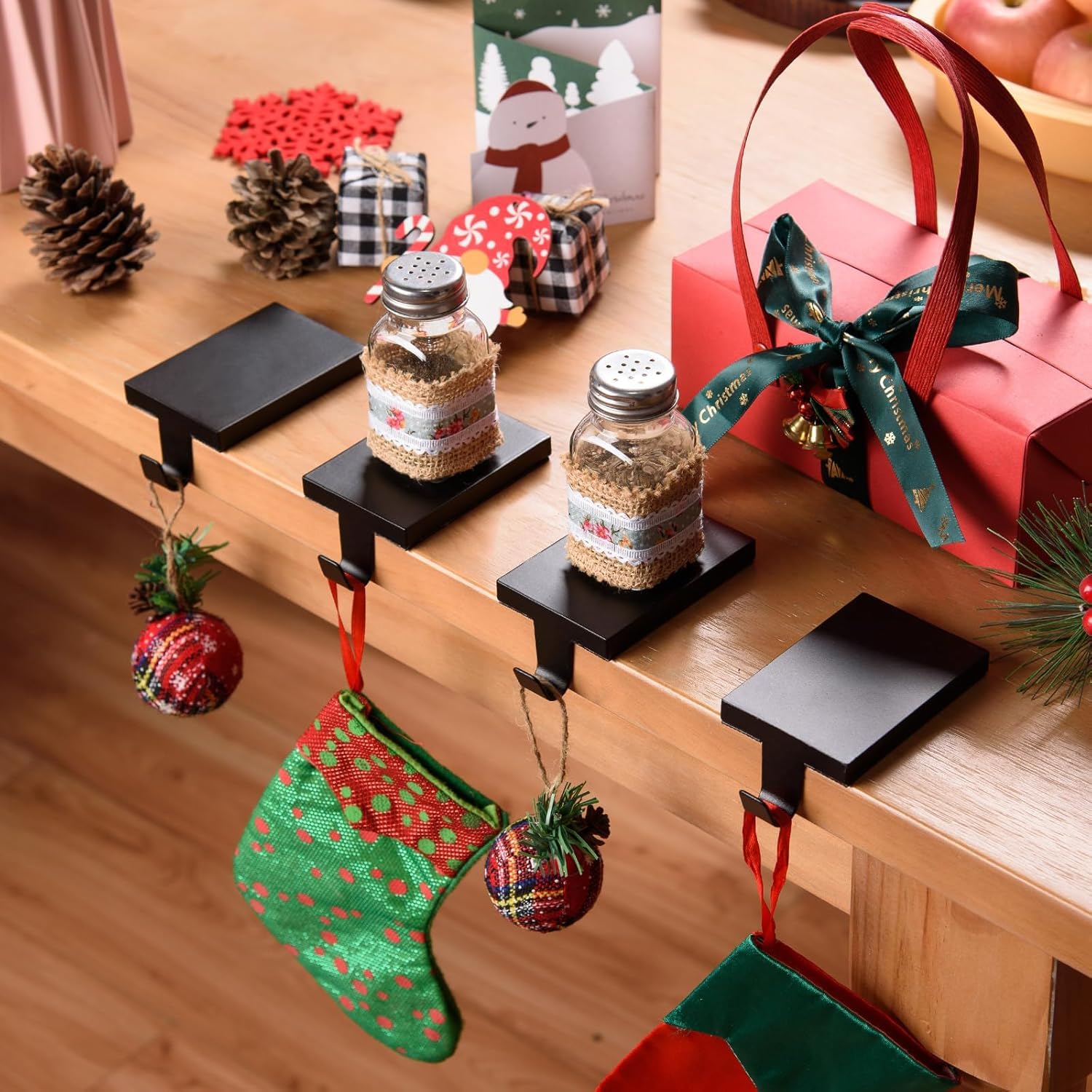 ARCHCRTC support décoré de guirlande, personnalisation et ambiance festive