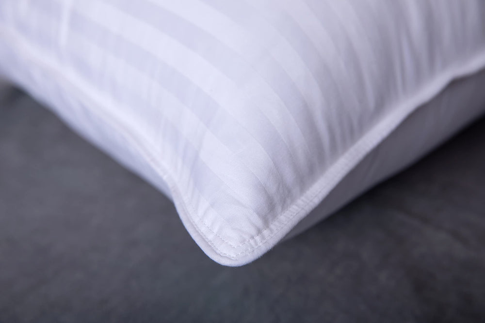 ArcticNorthDown oreiller gonflé sur lit king, soutien généreux