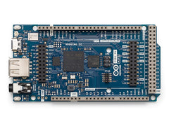 Arduino Giga R1 WiFi gros plan sur connecteurs offrant flexibilité d'extension