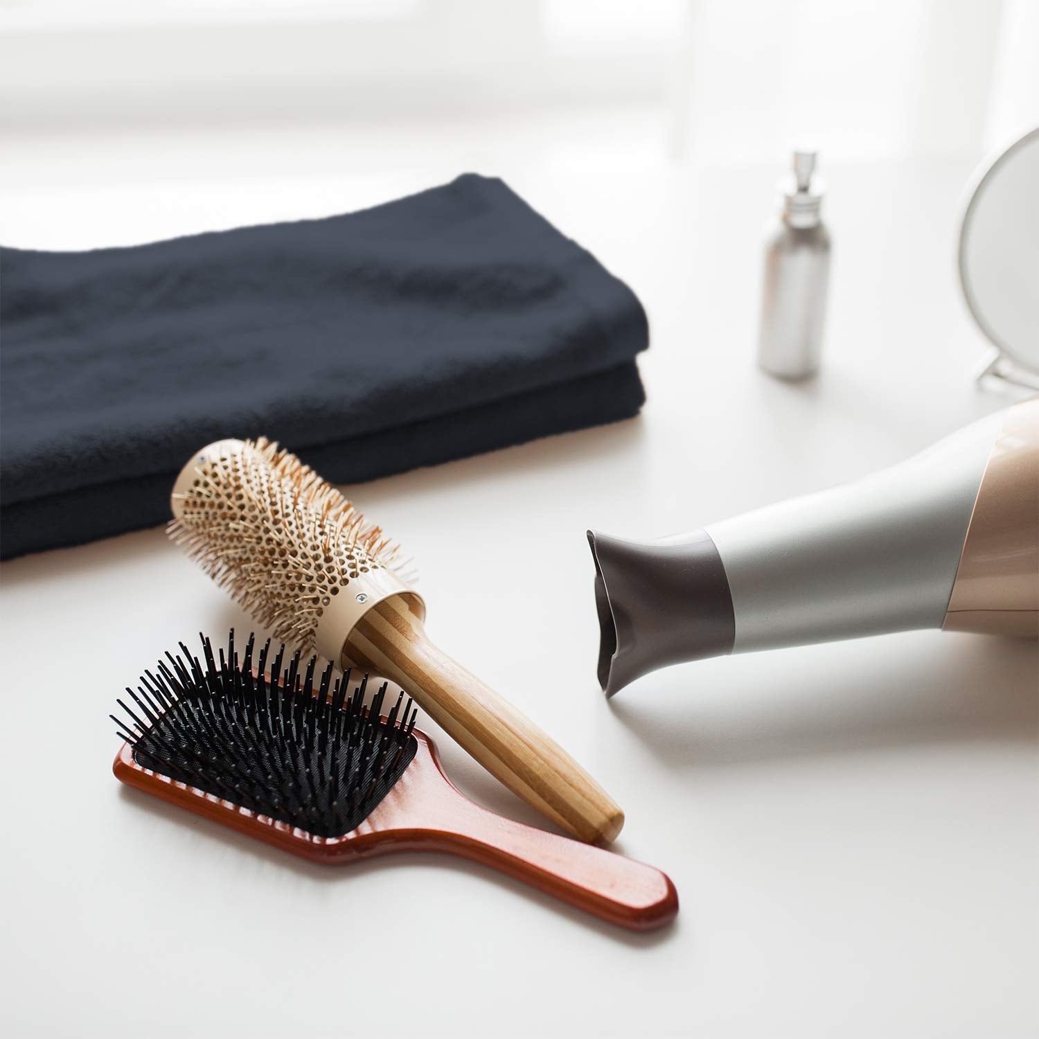 Arkwright serviette en usage par un coiffeur illustrant confort client et praticité
