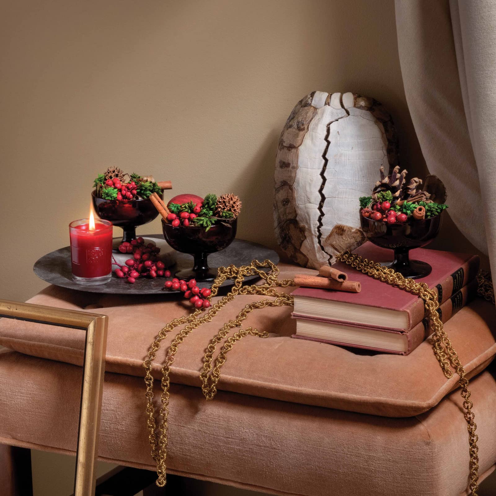 Aromatique mélange versé dans un bol pour décoration et parfum