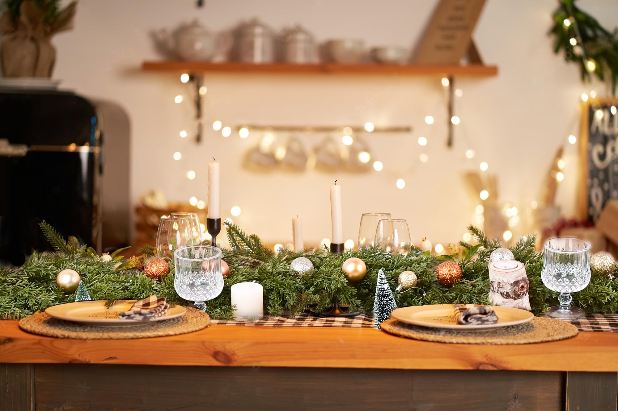Artiflr guirlande sur manteau de cheminée, crée une ambiance festive chaleureuse