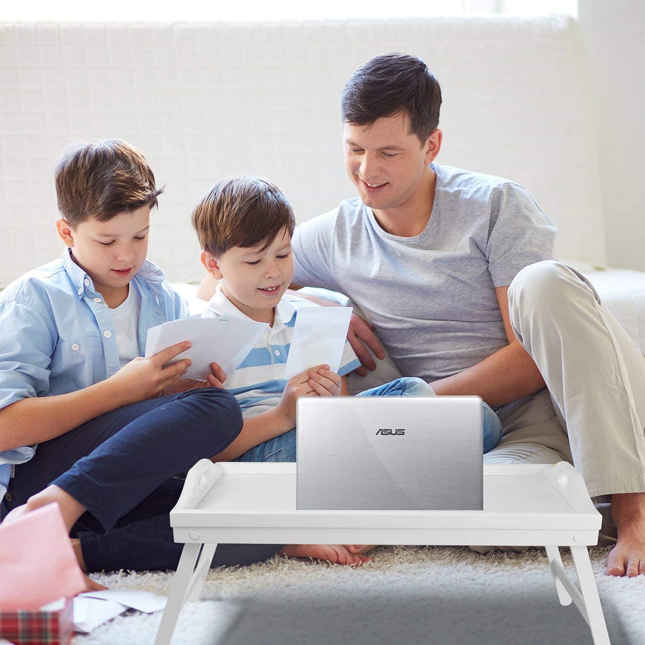 Artmeer plateau comparaison taille avec assiette montrant largeur utile pour repas