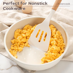 Astercook ustensiles en usage dans une cuisine, maniabilité améliorée