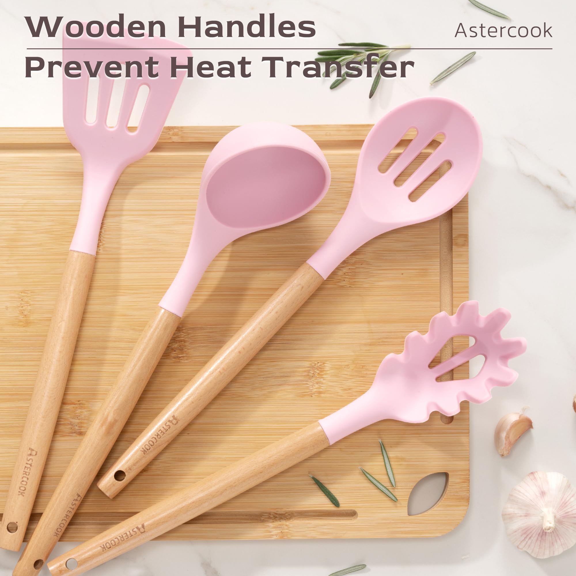 Astercook ustensile en action dans une poêle pour cuisson sans rayures