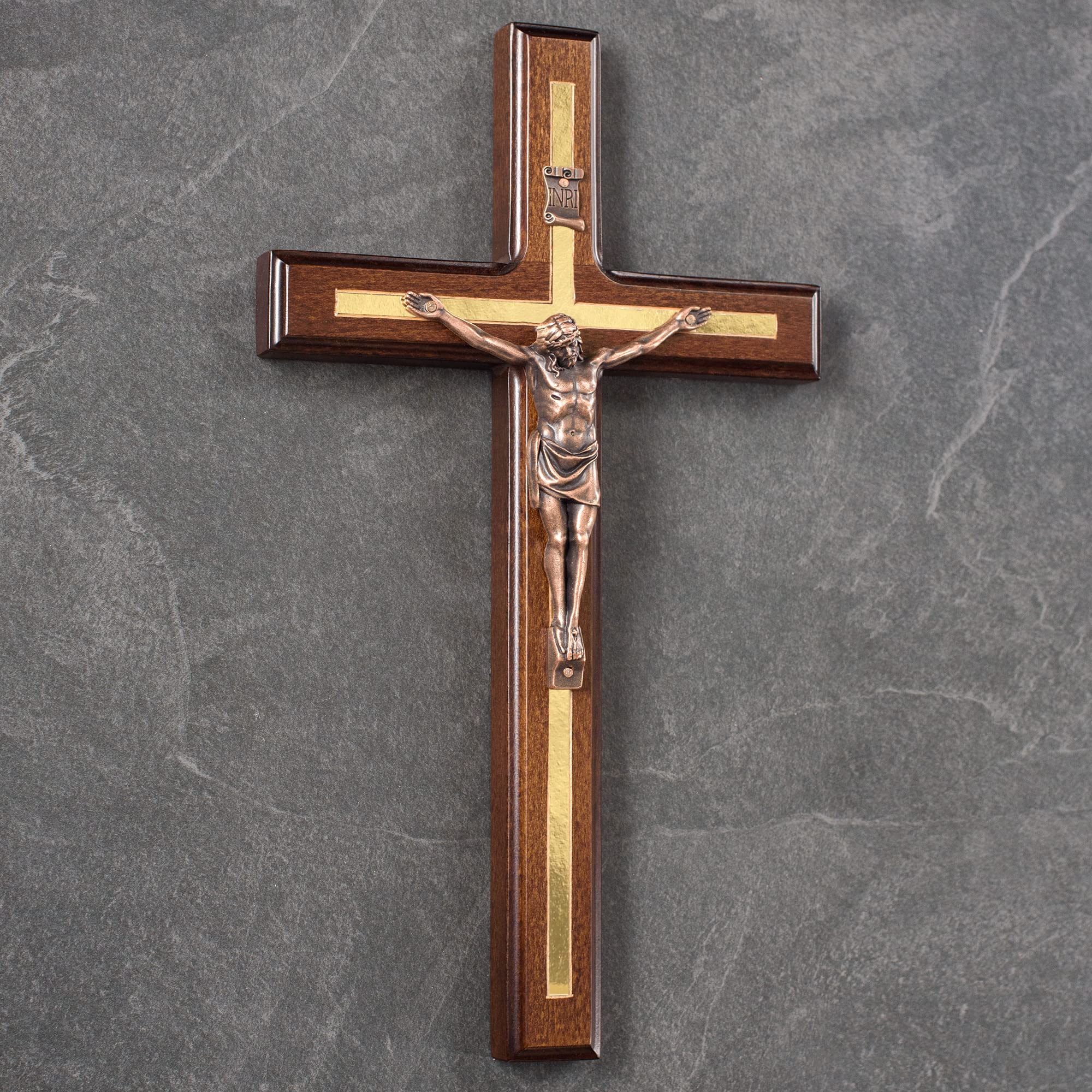Asterom crucifix vue arrière fente de suspension pour un accrochage facile