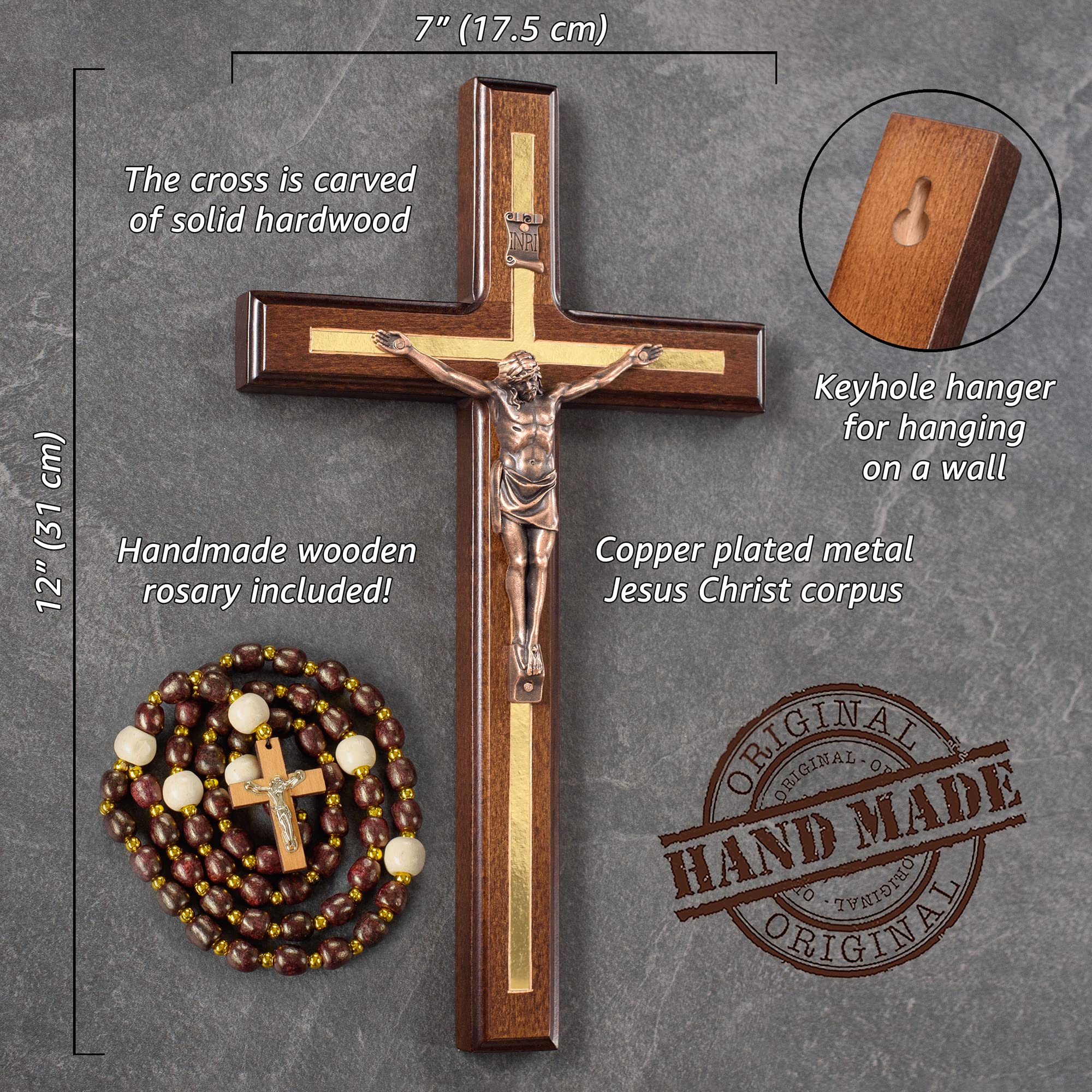 Asterom crucifix comparé à une règle montrant taille idéale pour mur