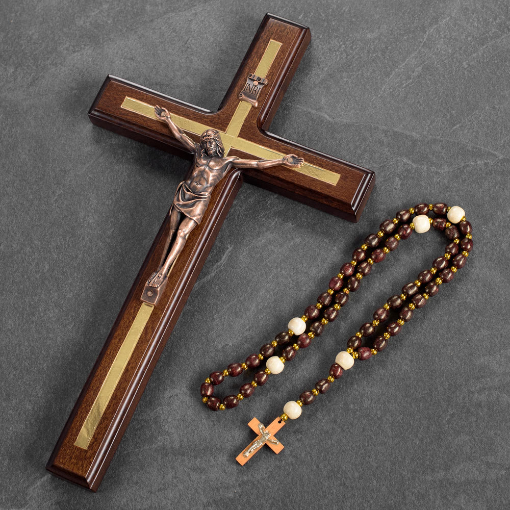 Asterom crucifix profil montrant le bois massif et la solidité pour durer