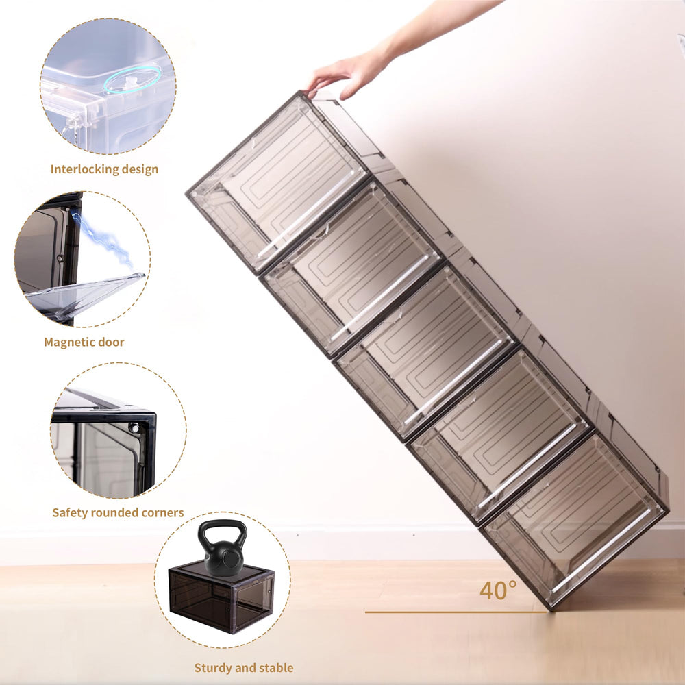 Attelite comparaison taille avec main montrant dimensions pratiques
