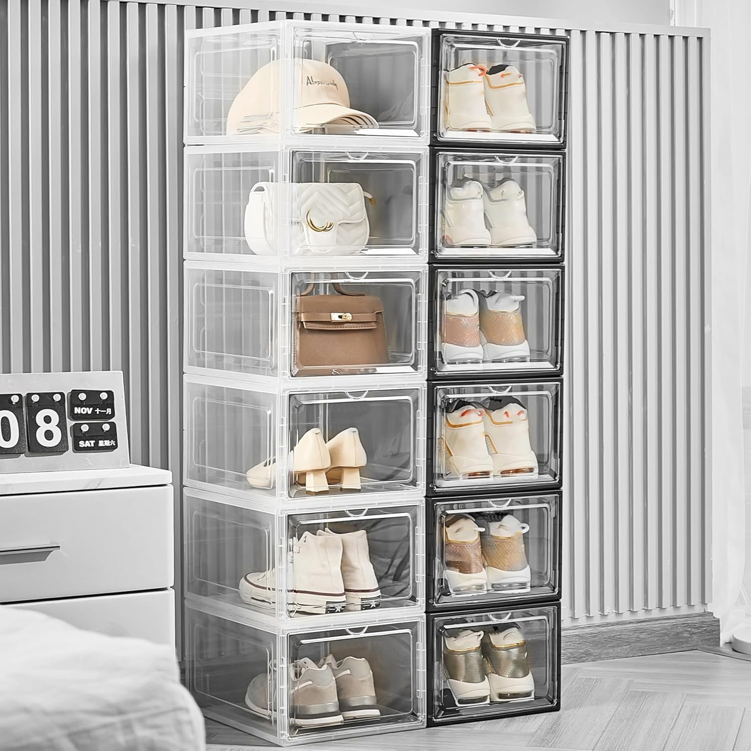 Attelite comparaison taille d'une boîte avec une règle pour repère d'échelle