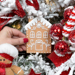 AuldHome Design détail du motif glaçage blanc, ajoute une touche festive