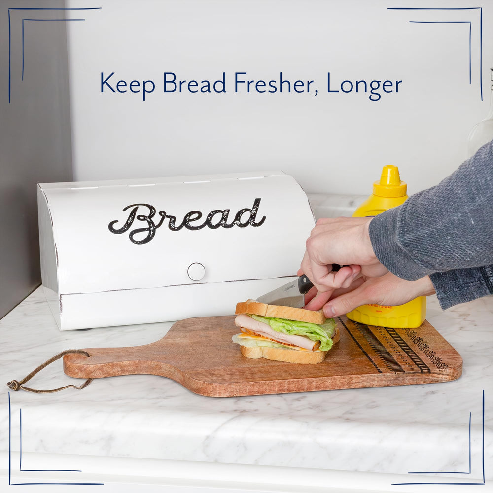 AuldHome Design détail du lettrage "Bread" apportant un charme vintage