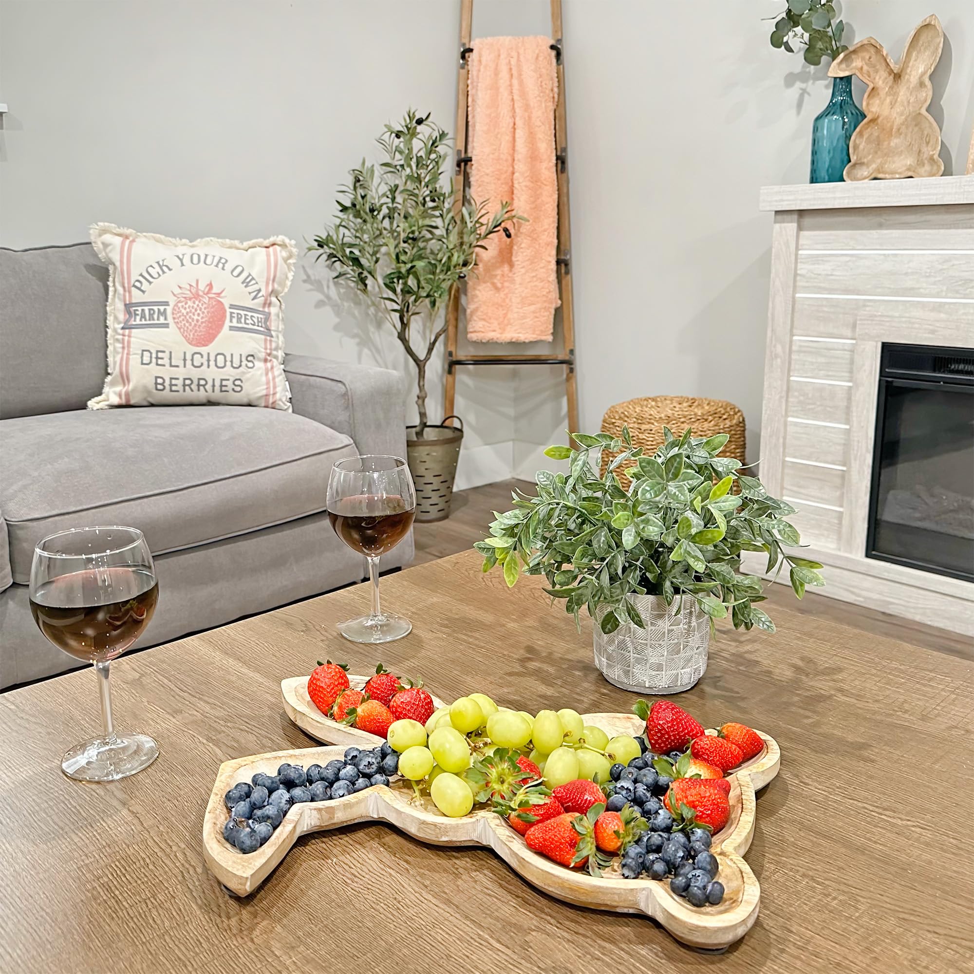 AuldHome Design plateaux intégrés dans décor printanier pour atmosphère accueillante