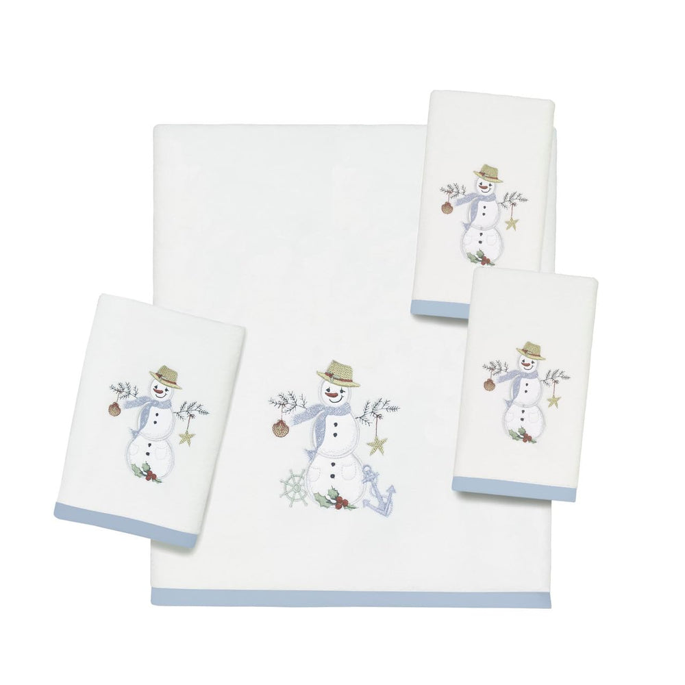 Avanti Linens gros plan broderie bonhomme de neige pour une touche décorative soignée