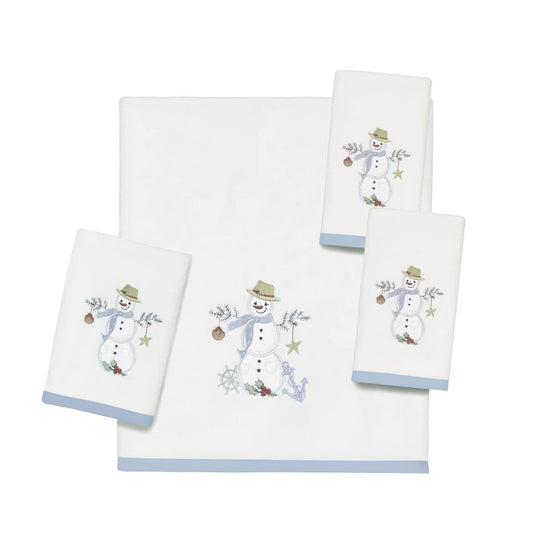 Avanti Linens gros plan broderie bonhomme de neige pour une touche décorative soignée
