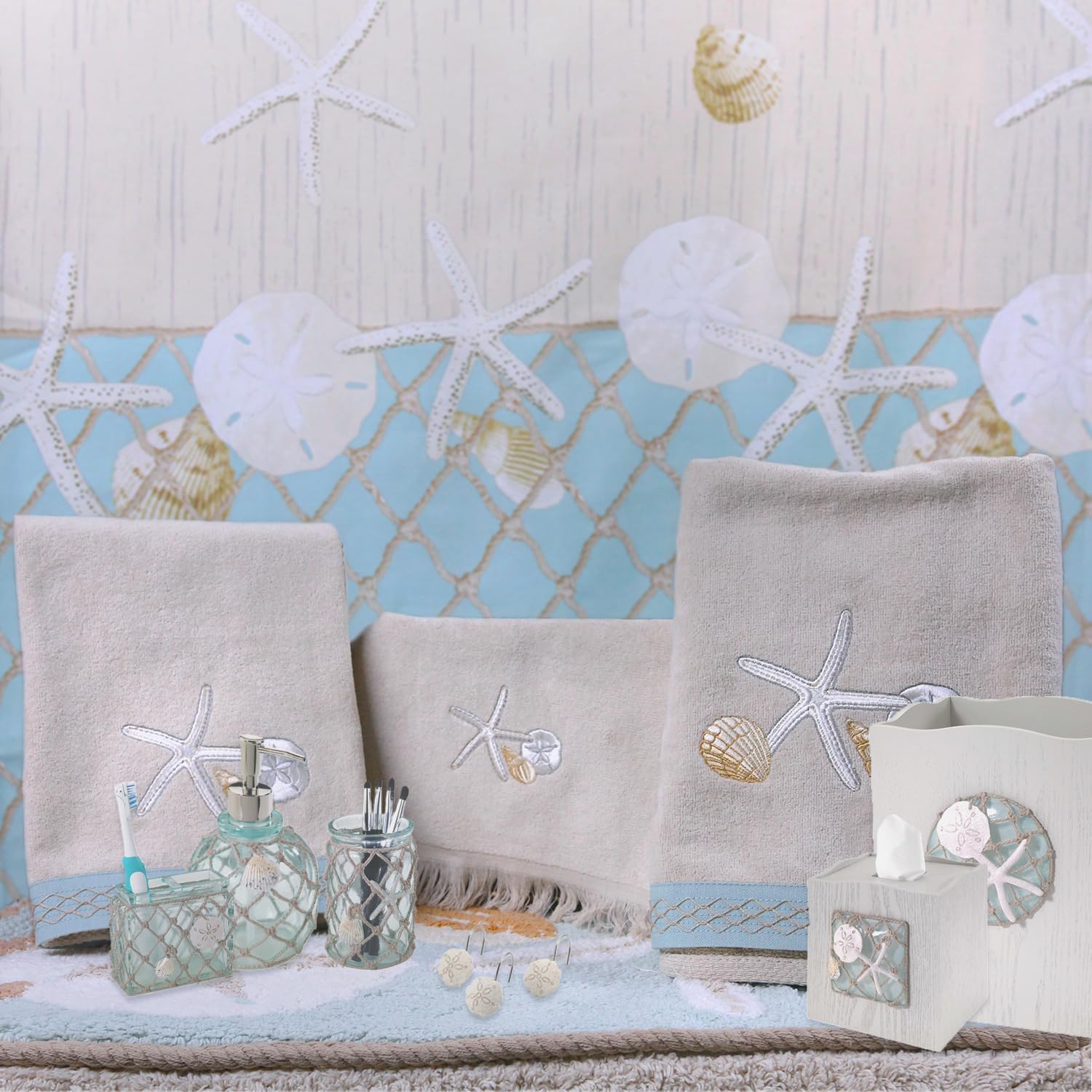 Avanti Linens bocal posé sur plan de toilette illustrant usage pratique décoratif