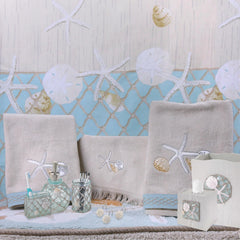 Avanti Linens bocal posé sur plan de toilette illustrant usage pratique décoratif