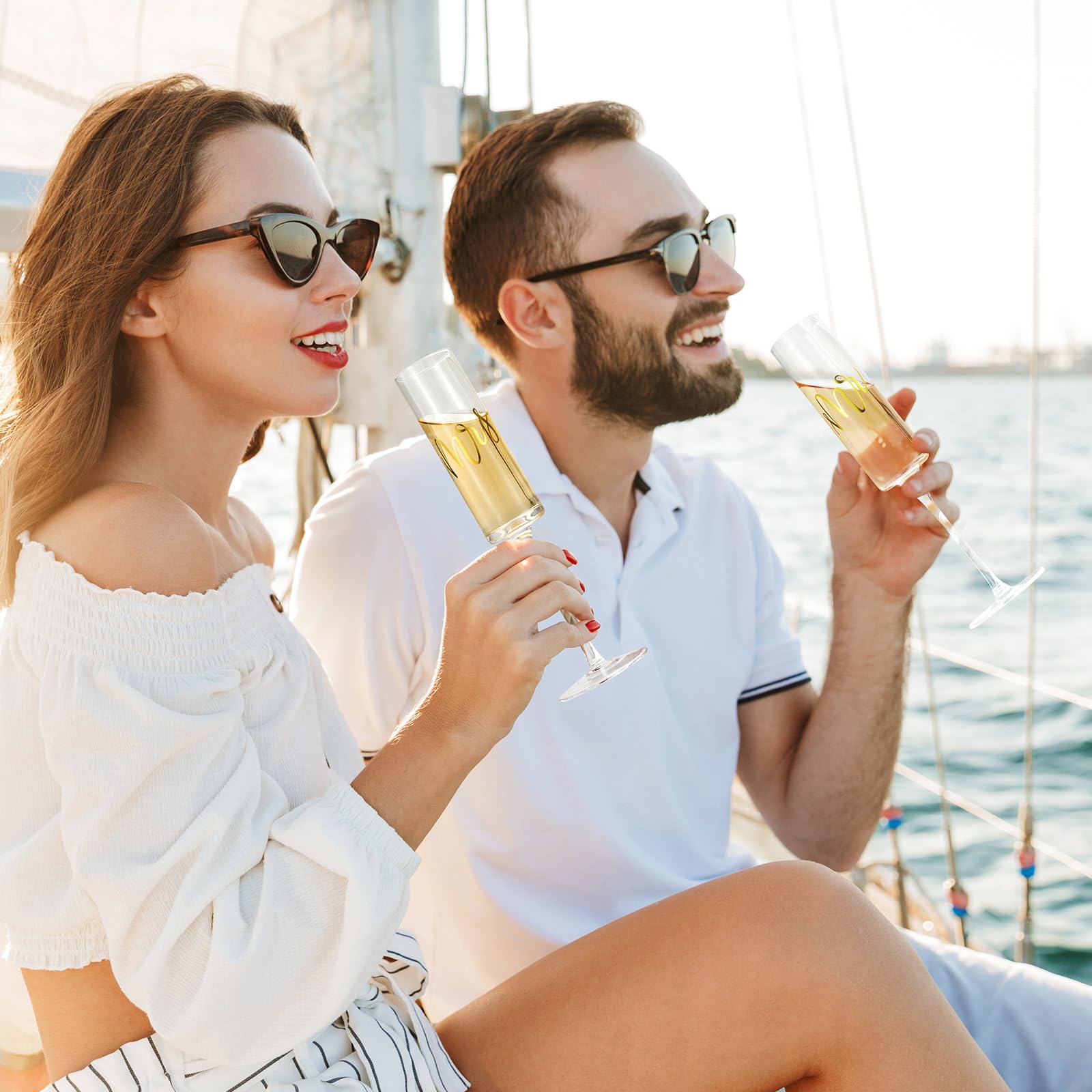 AW flûte tenue en main lors d'un toast, confort et équilibre