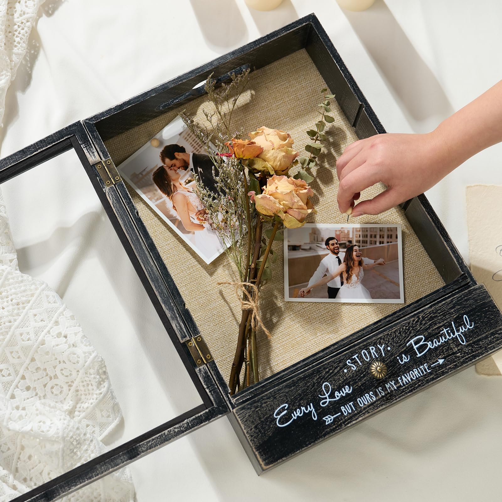 AW Bridal mise en scène mariage posée sur table, sublime cadeaux et décor