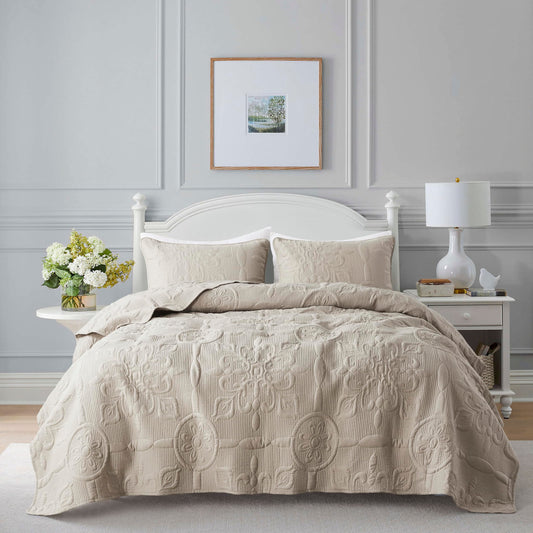 B2EVER vue d'ensemble du couvre-lit king beige montrant finition soignée