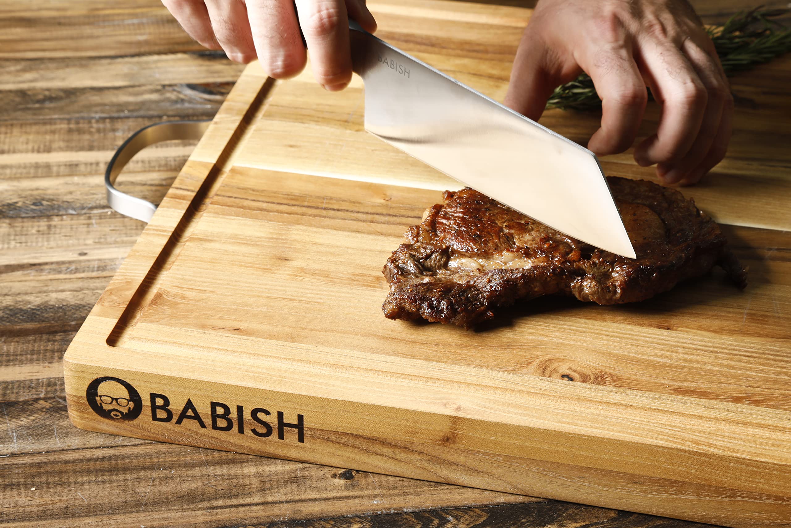 Babish Clef en action coupant légumes pour gain de temps