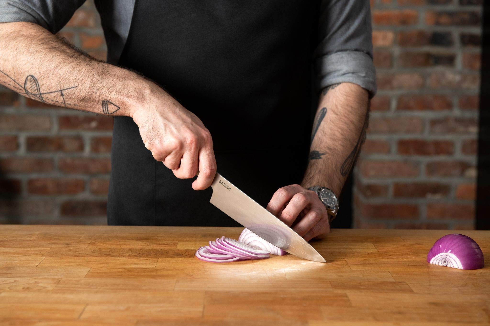Babish comparaison taille montrant échelle et maniabilité