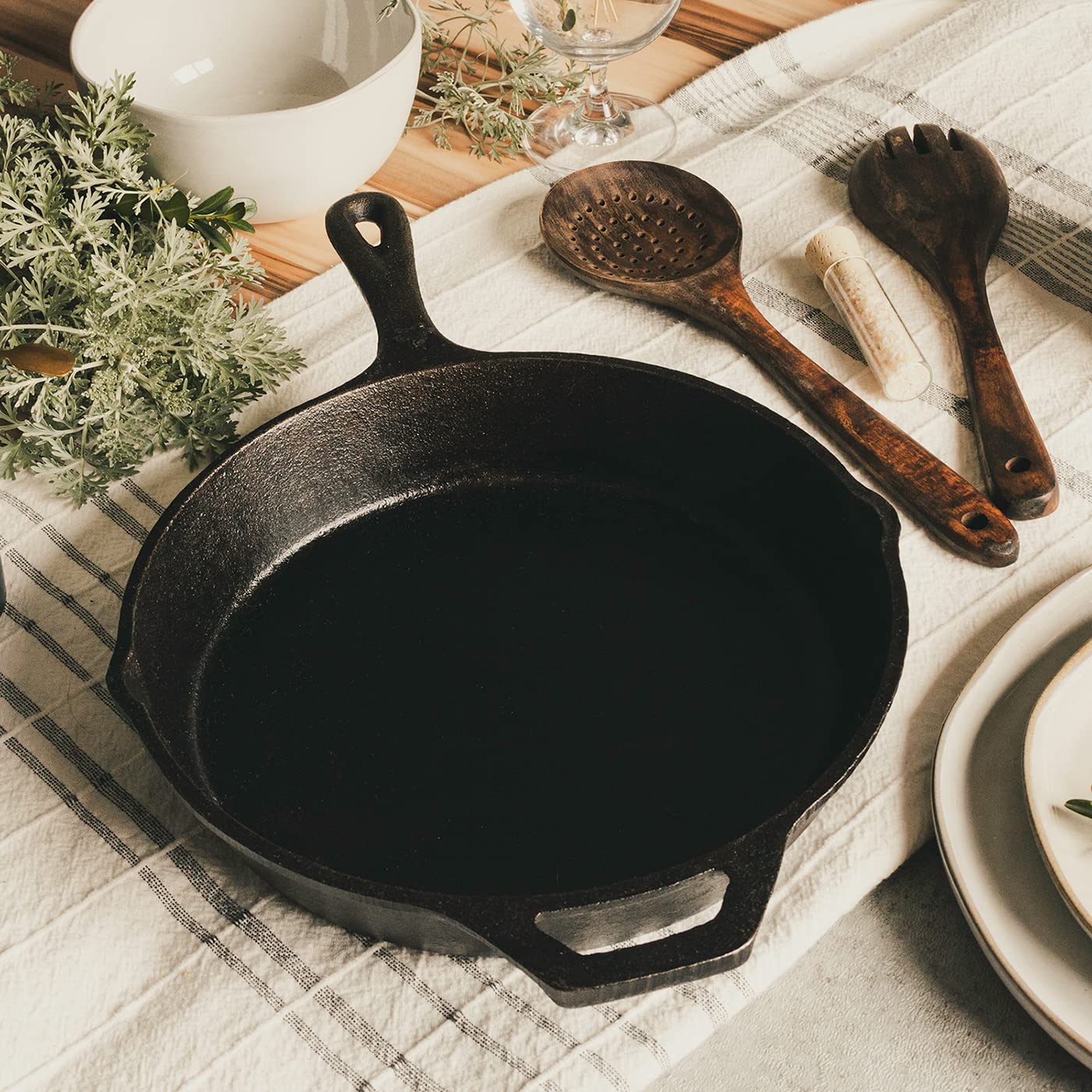 Backcountry Iron poêle montrée près d'un thermomètre pour contrôle températures