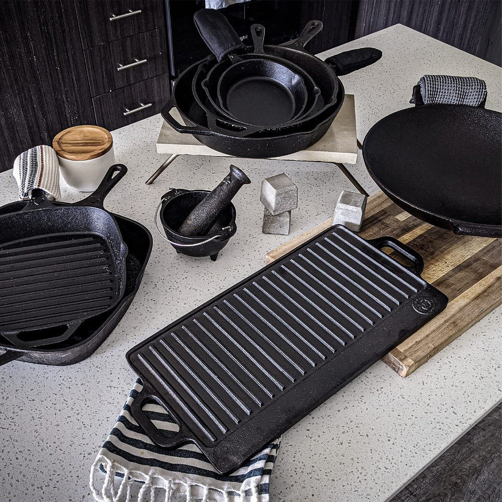 Backcountry Iron scène lifestyle camping près d’un feu pour cuisson extérieure
