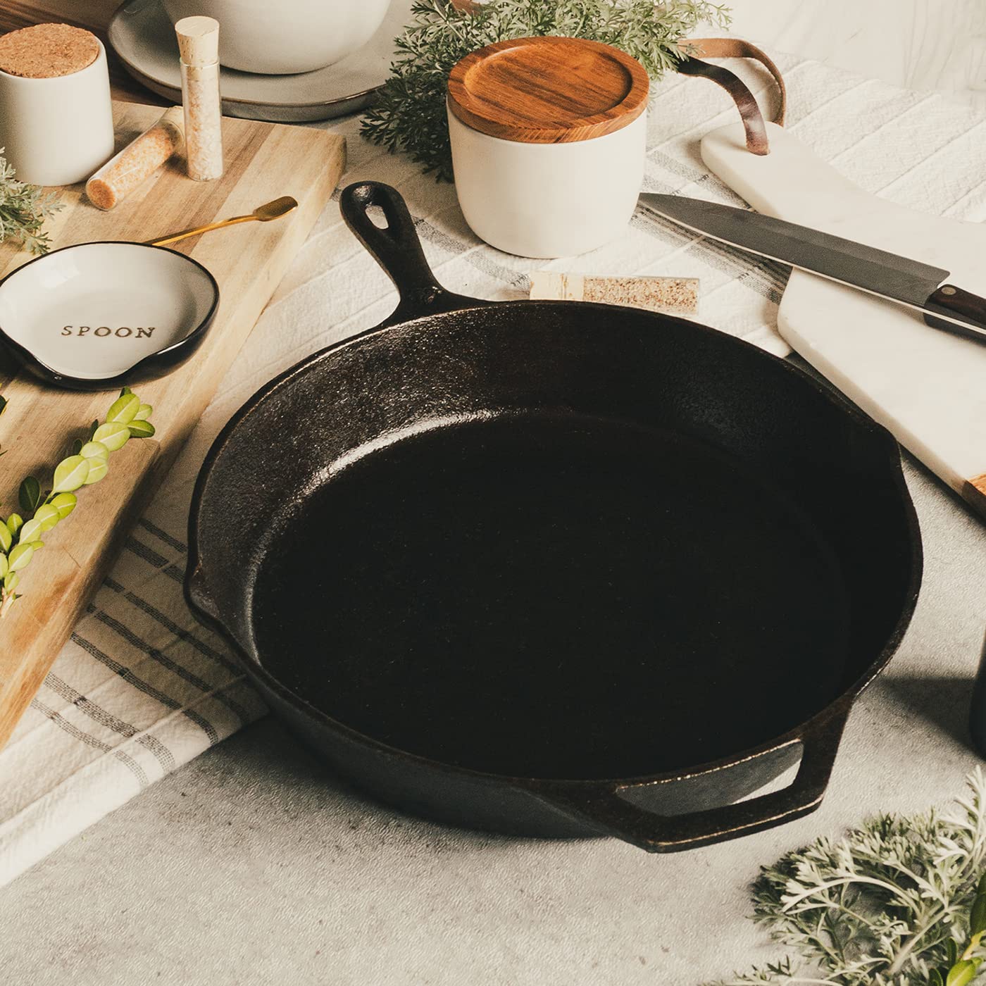 Backcountry Iron poêle au four sur la grille, compatibilité haute température