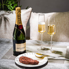 BACLIFE flûte en usage lors d'un toast renforçant l'effet festif