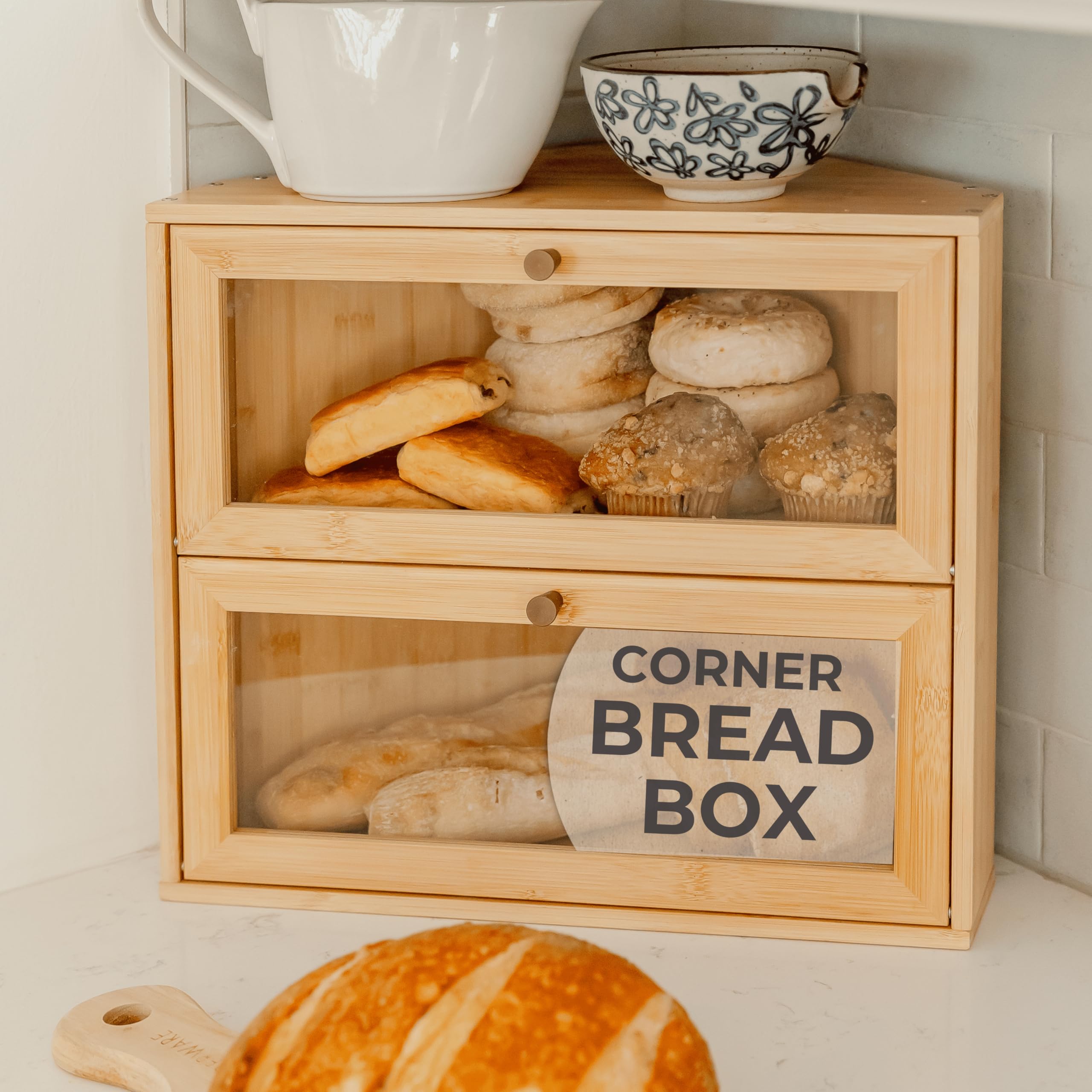 BakedBin boîte à pain d'angle vue de face, rangement optimisé et esthétique