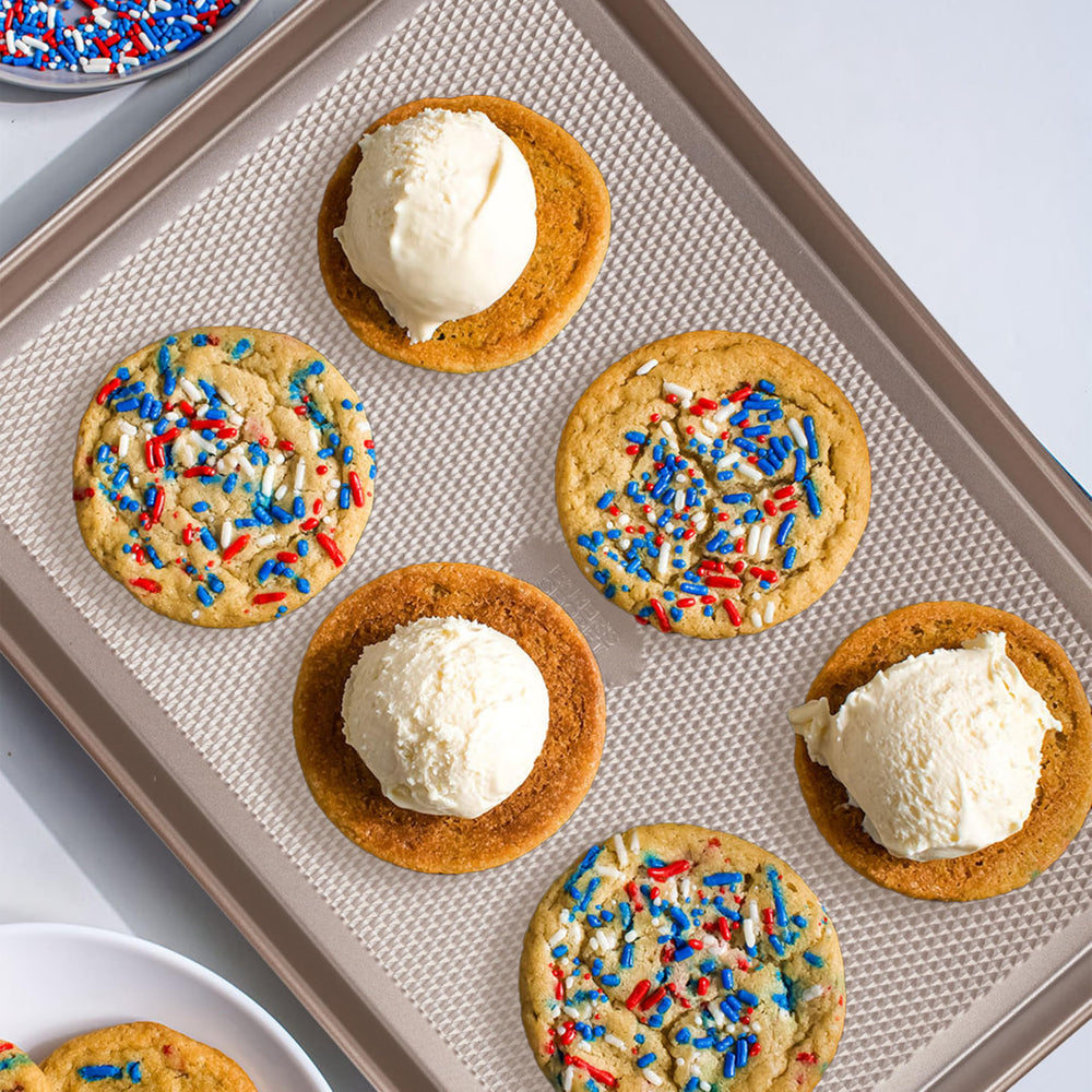 Baker's Secret comparaison cuisson montrant uniformité et résultat doré