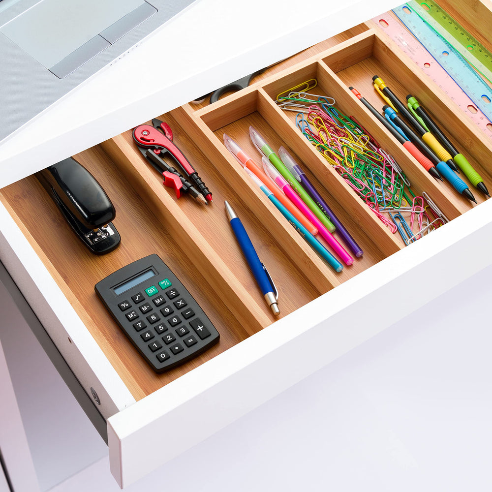 Bambüsi utilisé comme organiseur de bureau pour fournir ordre et visibilité