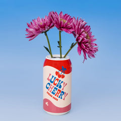 ban.do vase rempli de fleurs fraîches apportant une touche joyeuse