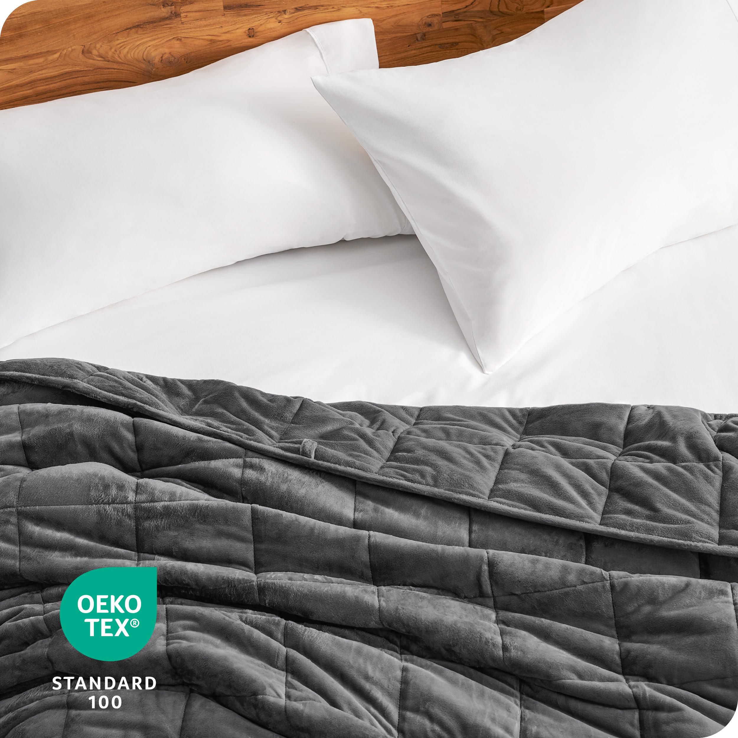 Bare Home comparaison taille à côté d'un oreiller pour échelle