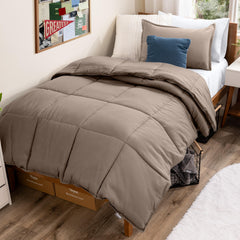 Bare Home couette 1800 vue frontale taupe montrant un drapé confortable