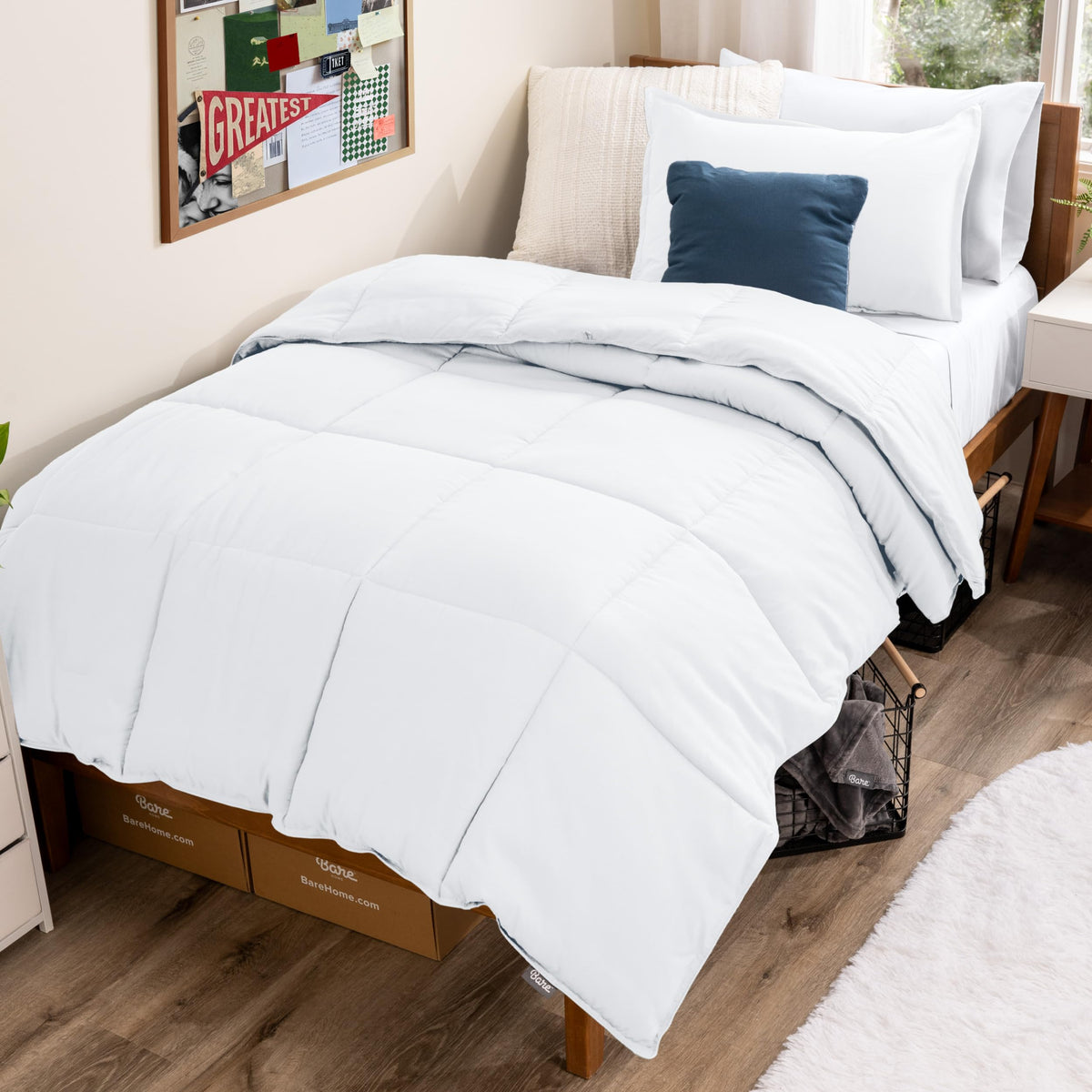 Bare Home couette emballée devant, montre la taille Twin et un rangement facile