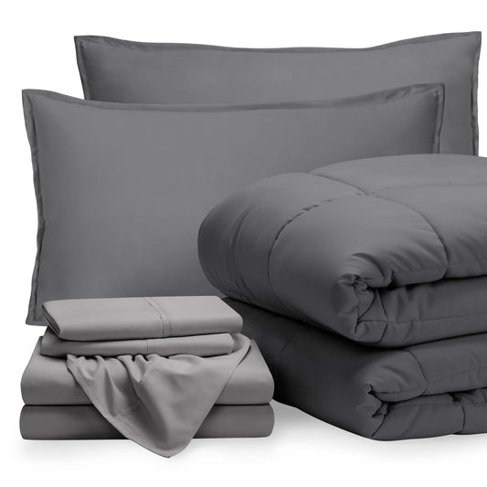 Bare Home couette visible sur le lit montrant confort et style coordonné