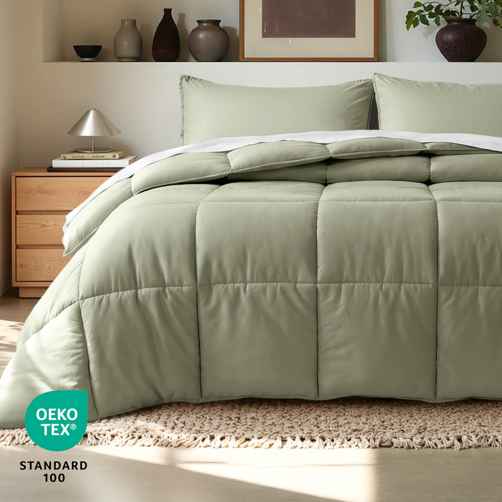 Bare Home couette utilisée sur lit queen montrant confort et retombée