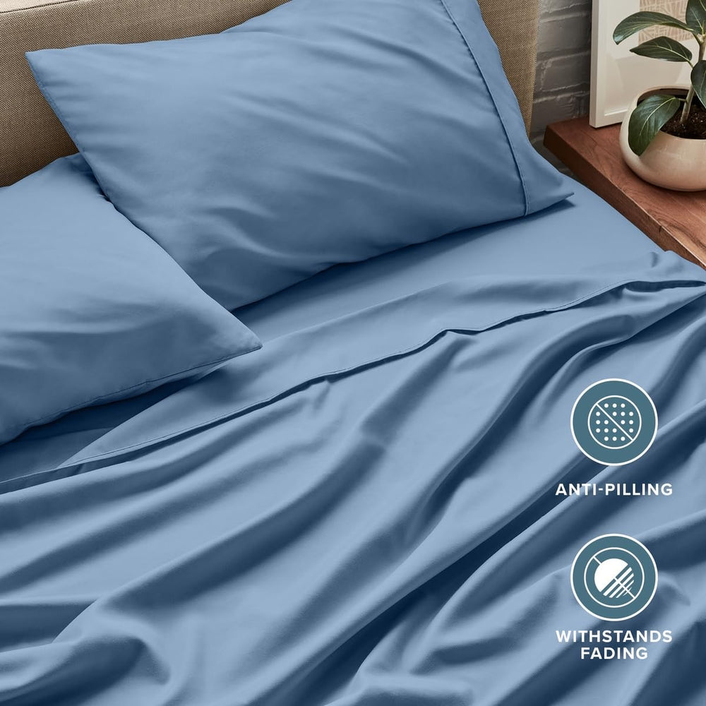 Bare Home mise en scène chambre, couleur Coronet Blue apporte ambiance apaisante
