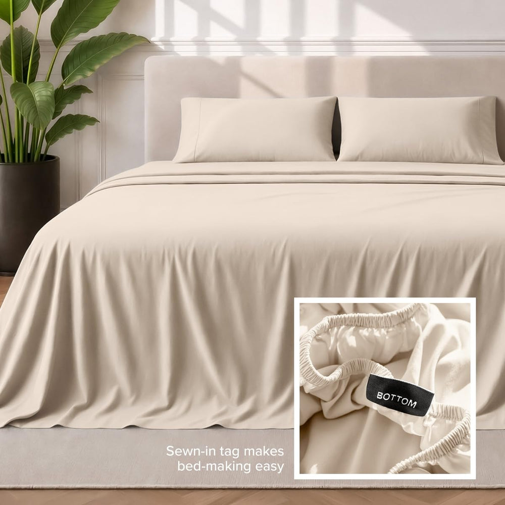 Bare Home ensemble sur lit stylé sand en situation réelle pour inspiration déco chambre