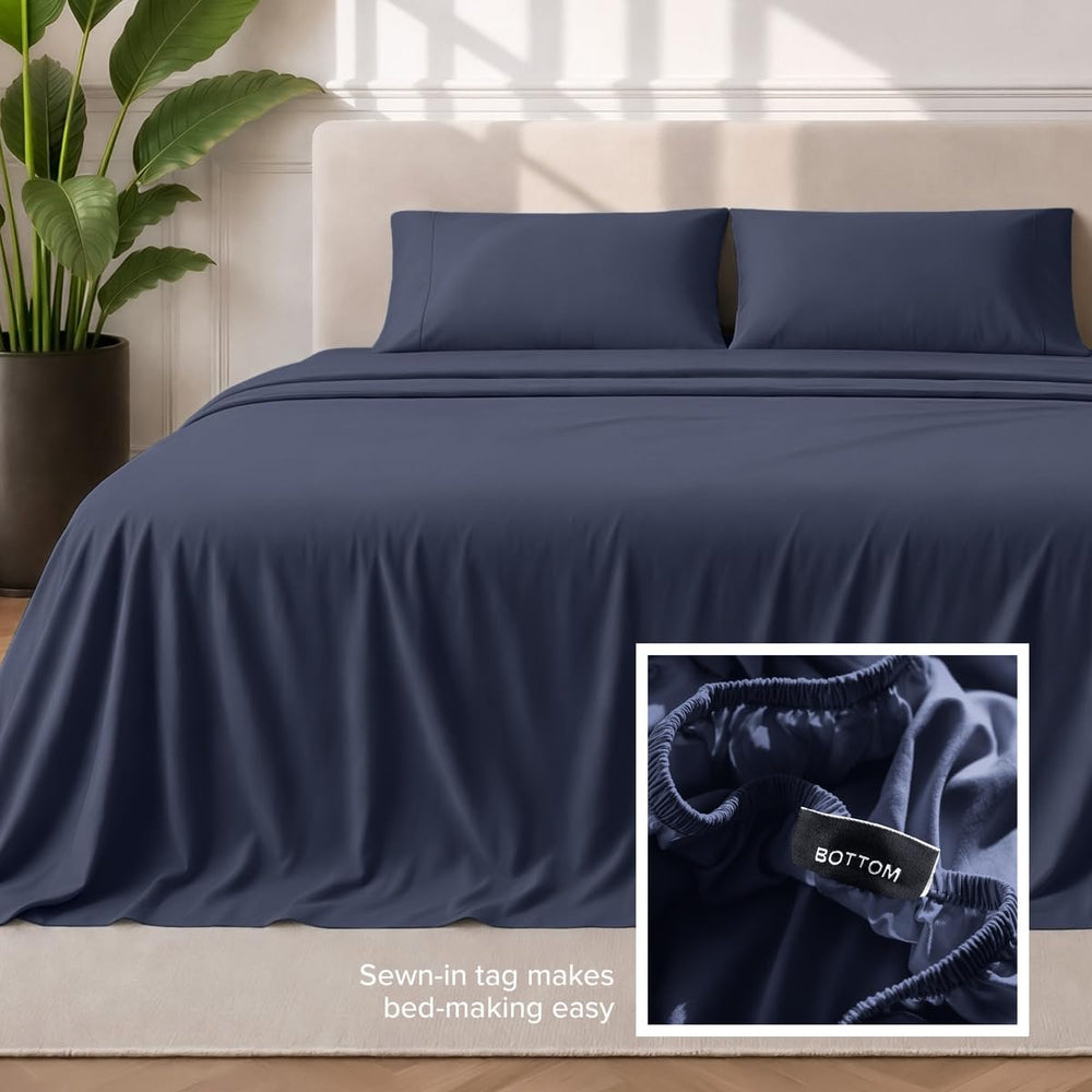 Bare Home lit stylisé en chambre Midnight Blue démontrant atmosphère apaisante
