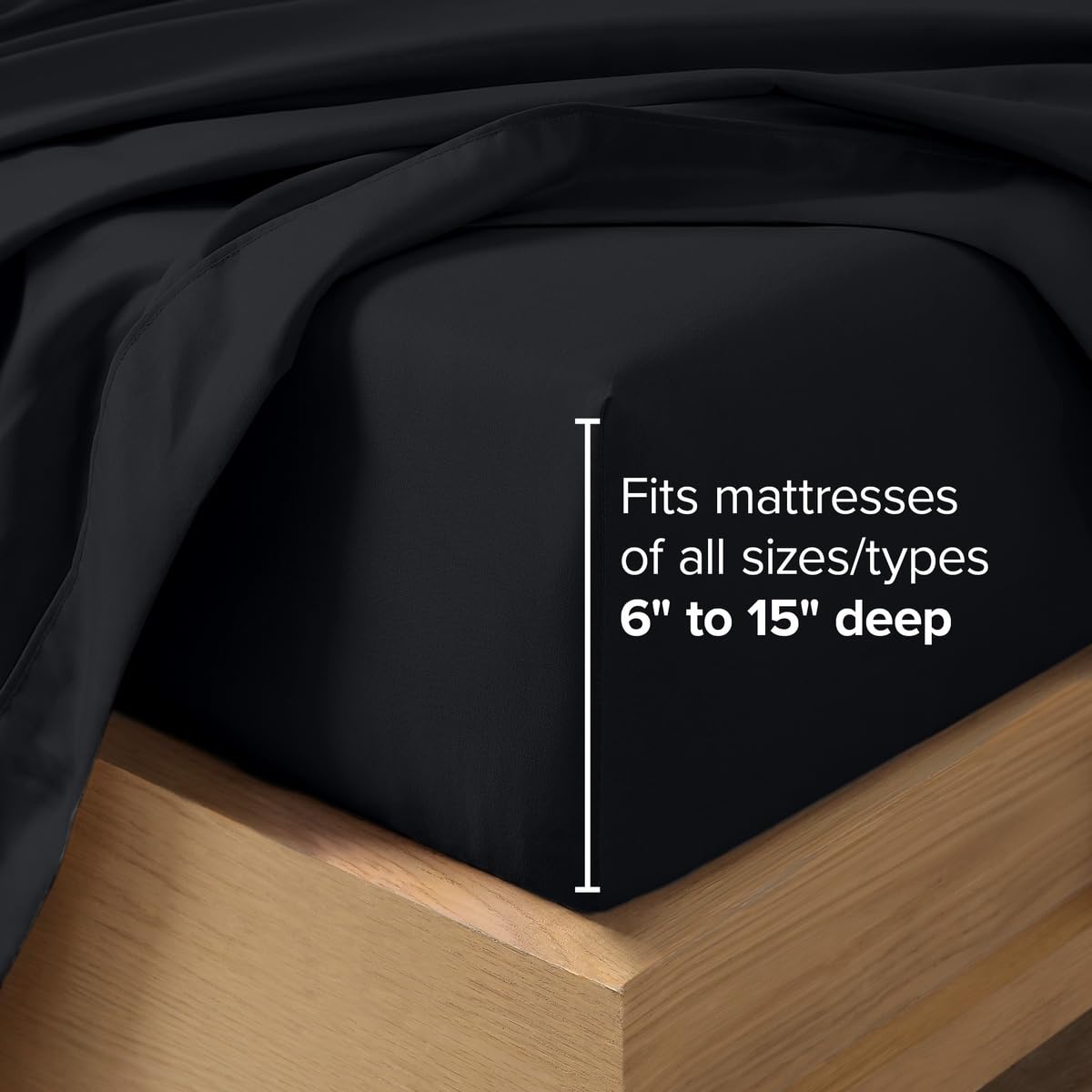 Bare Home chambre stylée avec draps noirs illustrant compatibilité décorative