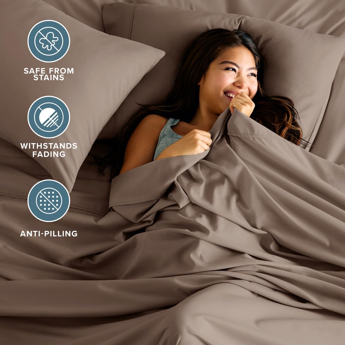 Bare Home démonstration des poches profondes tenant un matelas épais